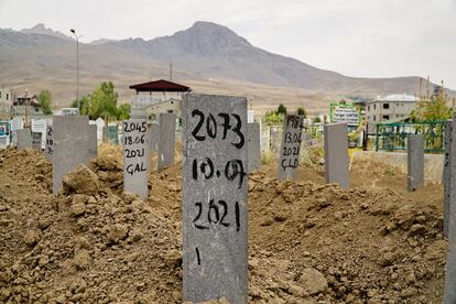 Cementerio en Van (Turquía) con tumbas de migrantes, sobre todo afganos, que mueren de frío en las montañas.