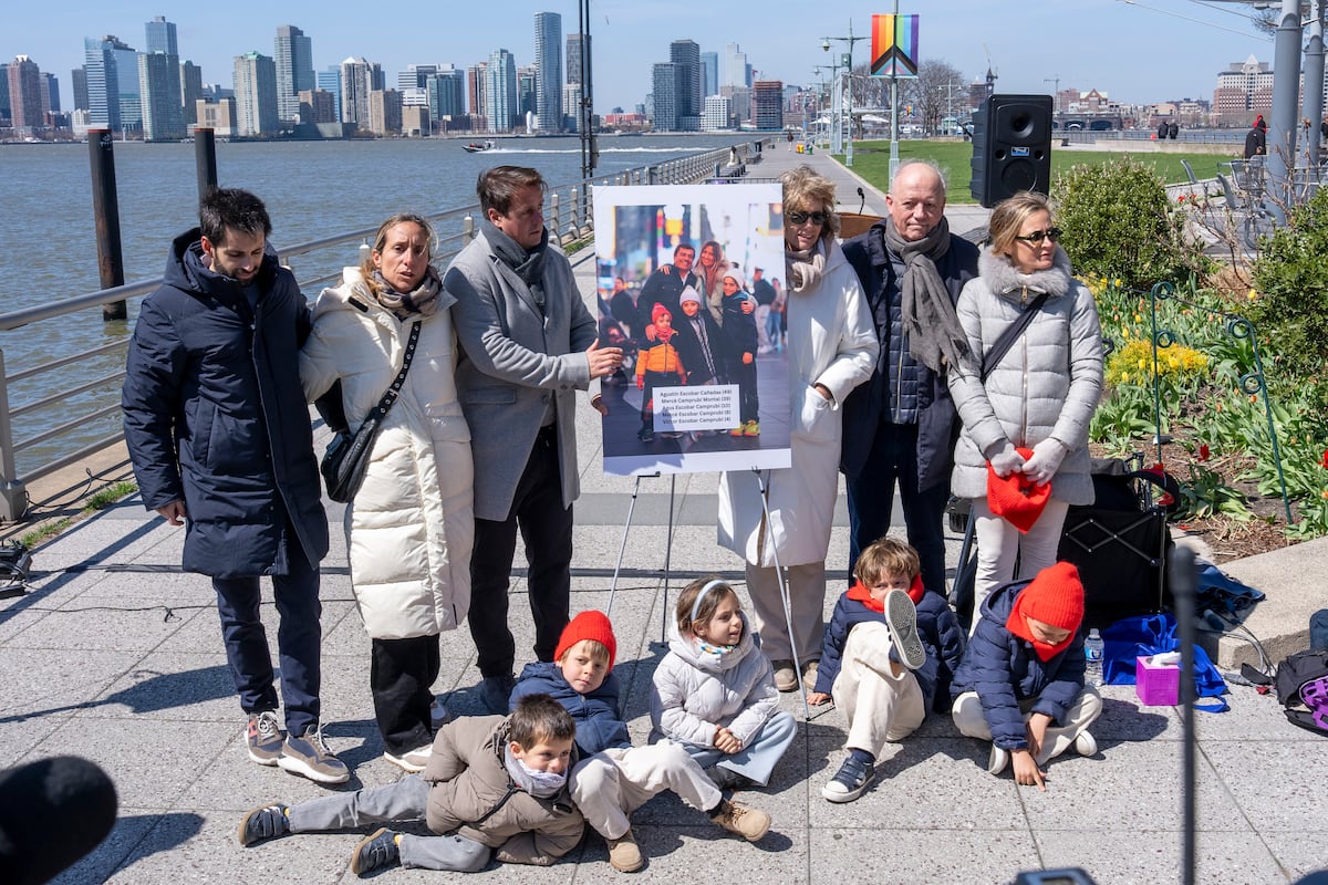 Los familiares de los cinco catalanes muertos en el accidente de helicóptero en Nueva York reclaman mejorar la seguridad