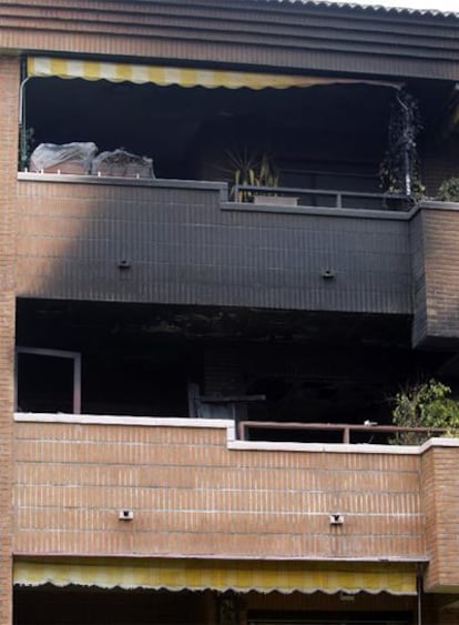 Fachada del bloque de pisos, en Pozuelo de Alarcón, donde ocurrió el incendio.