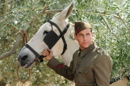 One man and his mule: Mario Casas and his trusty co-star in La mula.