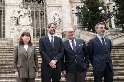 El ministro de Cultura, Ernest Urtasun, en la presentación del 'Barómetro de hábitos de Lectura y compra de libros en España 2023', con el responsable del Estudio, Oscar Chicharro; Daniel Fernández, presidente de la Federación de Gremios de Editores de España (FGEE) y María José Gálvez, directora general del Libro y Fomento de la Lectura. 