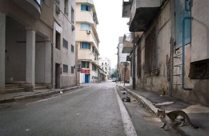 Una calle vacía en el centro de Túnez capital ayer.