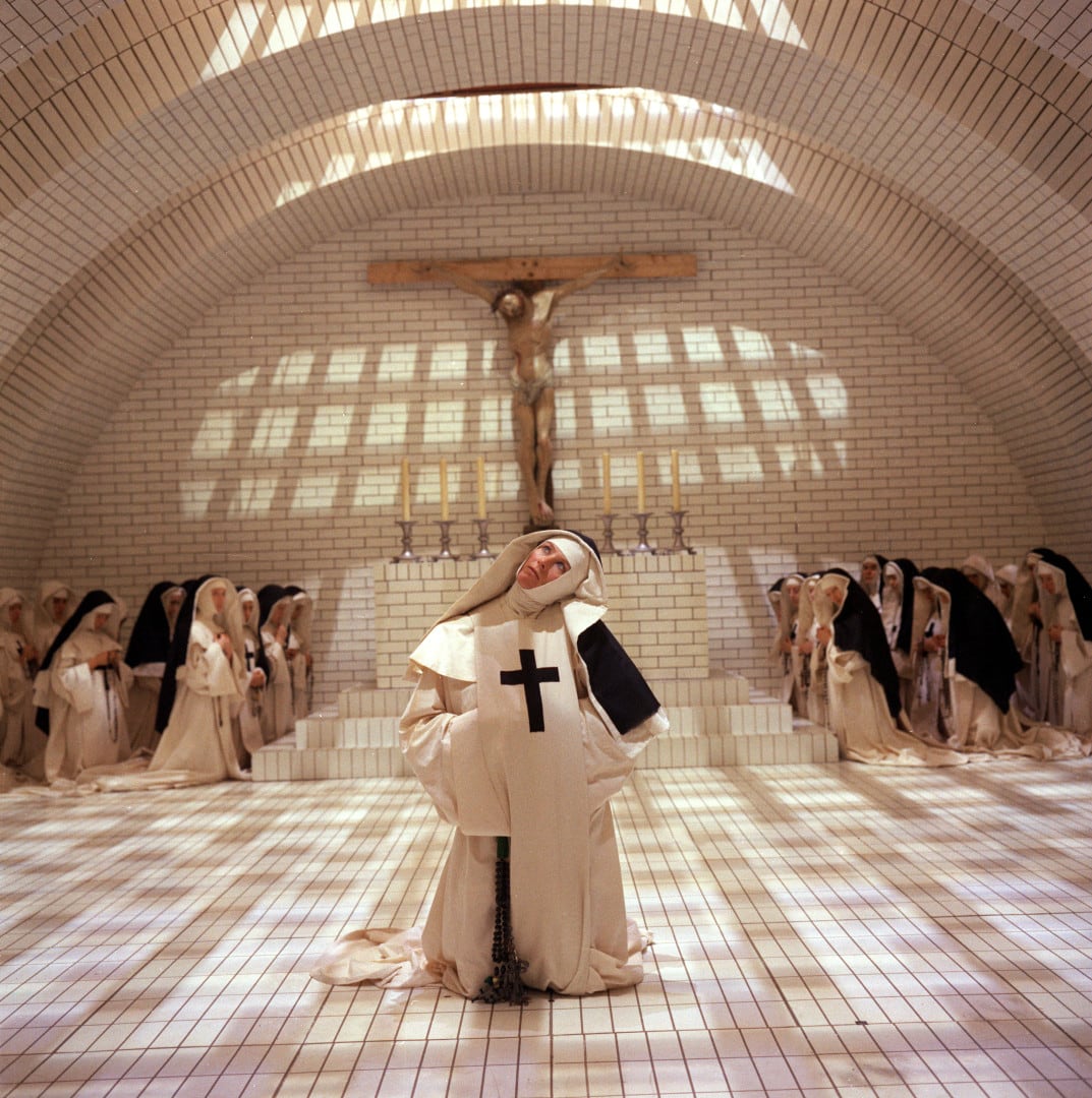 ‘Los demonios’: cuando Ken Russell rodó unas monjas masturbándose con un gigantesco cristo crucificado