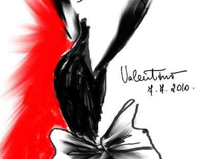 Un boceto de Valentino exhibido en el castillo y, sobre estas líneas, uno de los iPads instalados en la exposición.