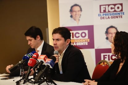 Luis Felipe Henao, jefe de debate de Fico Gutiérrez, durante una rueda de prensa la mañana de este lunes.