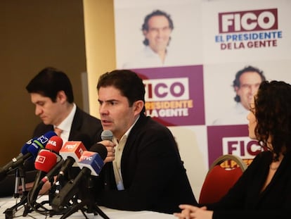 Luis Felipe Henao, jefe de debate de Fico Gutiérrez, durante una rueda de prensa la mañana de este lunes.