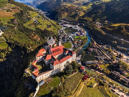 Vista aérea del pueblo de Chiusa, también llamado Klausen.