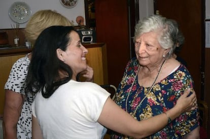 Chicha Mariani (r), a founder of the Grandmothers of Plaza de Mayo, greets a young woman on Thursday who claimed to be her missing granddaughter.