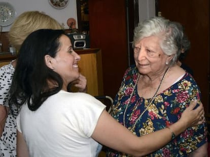 Chicha Mariani (r), a founder of the Grandmothers of Plaza de Mayo, greets a young woman on Thursday who claimed to be her missing granddaughter.