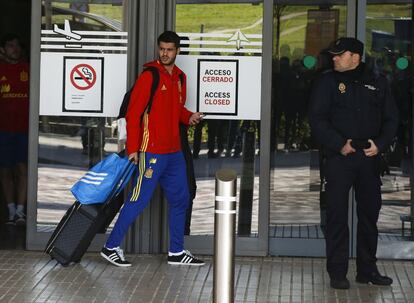 Morata, en el aeropuerto de Barajas tras la suspensi&oacute;n del B&eacute;lgica-Espa&ntilde;a