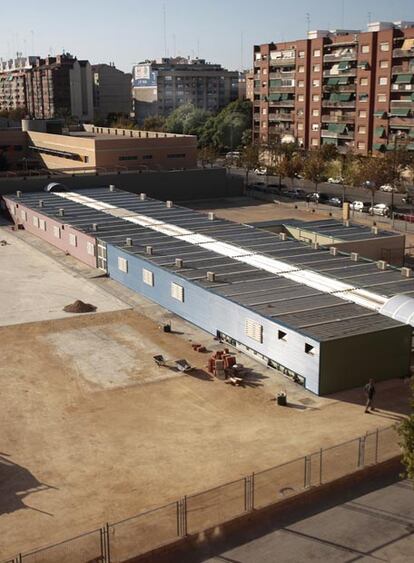 Barracones en el colegio Tomás de Montañana (Valencia).