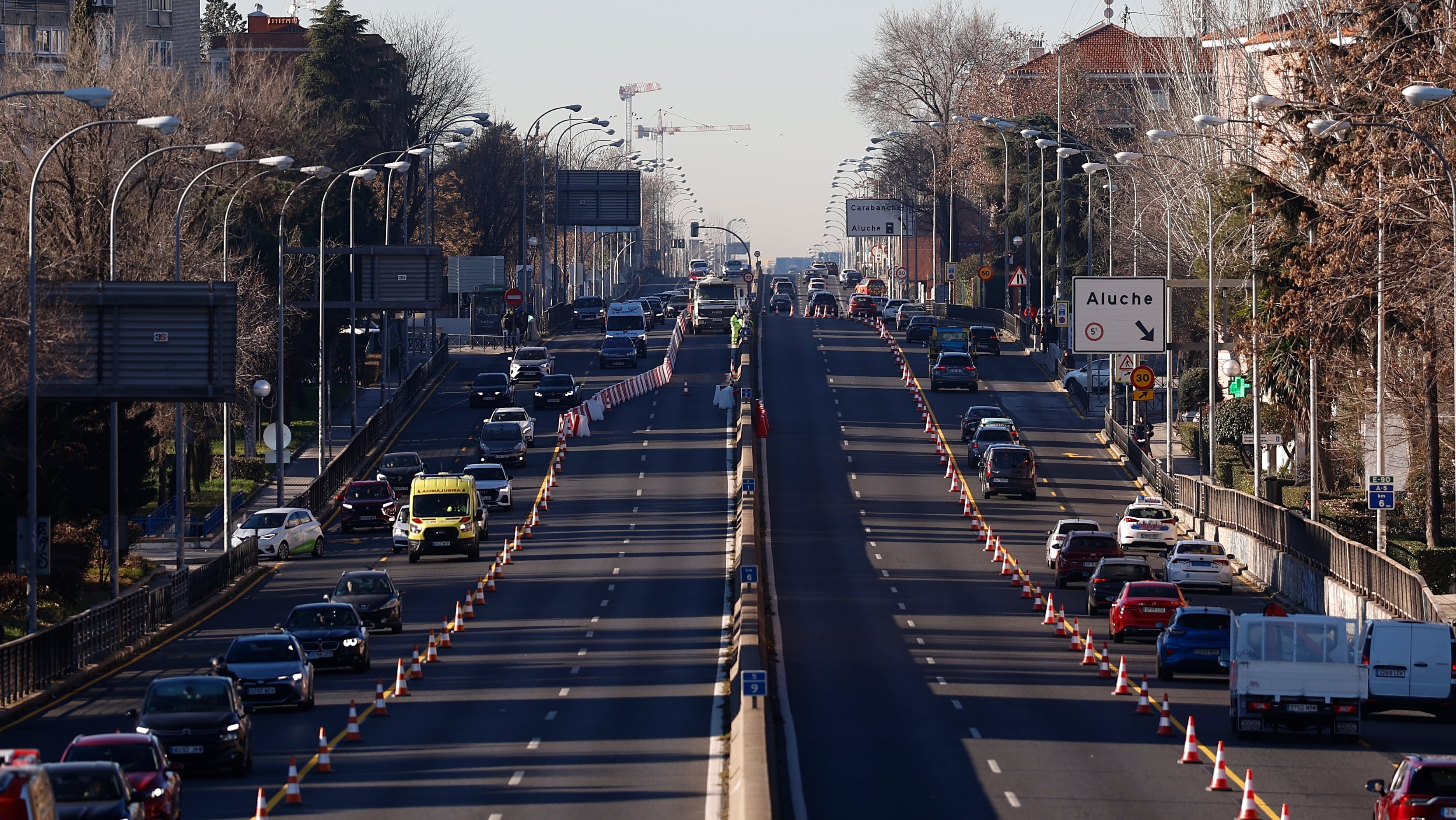 Comienza el soterramiento de la A-5: autobuses a la mitad y metro a rebosar