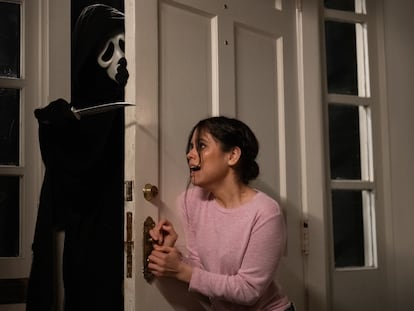 Un fotograma de la quinta entrega de 'Scream', con Jenna Ortega.