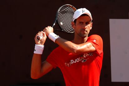 Djokovic, durante su entrenamiento de este lunes en el Foro Itálico.