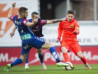 Sin embargo, el Barça había llegado ya líder al clásico, tras vencer por 0-2 al Eibar gracias al doblete de Messi —que, además, dejó para la posteridad una grandiosa jugada, él contra el mundo en Ipurua—.