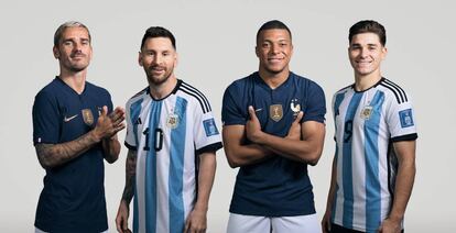 Un montaje de los jugadores argentinos Lionel Messi y Julián Álvarez junto con sus rivales franceses, Antoine Griezmann y Kylian Mbappe.