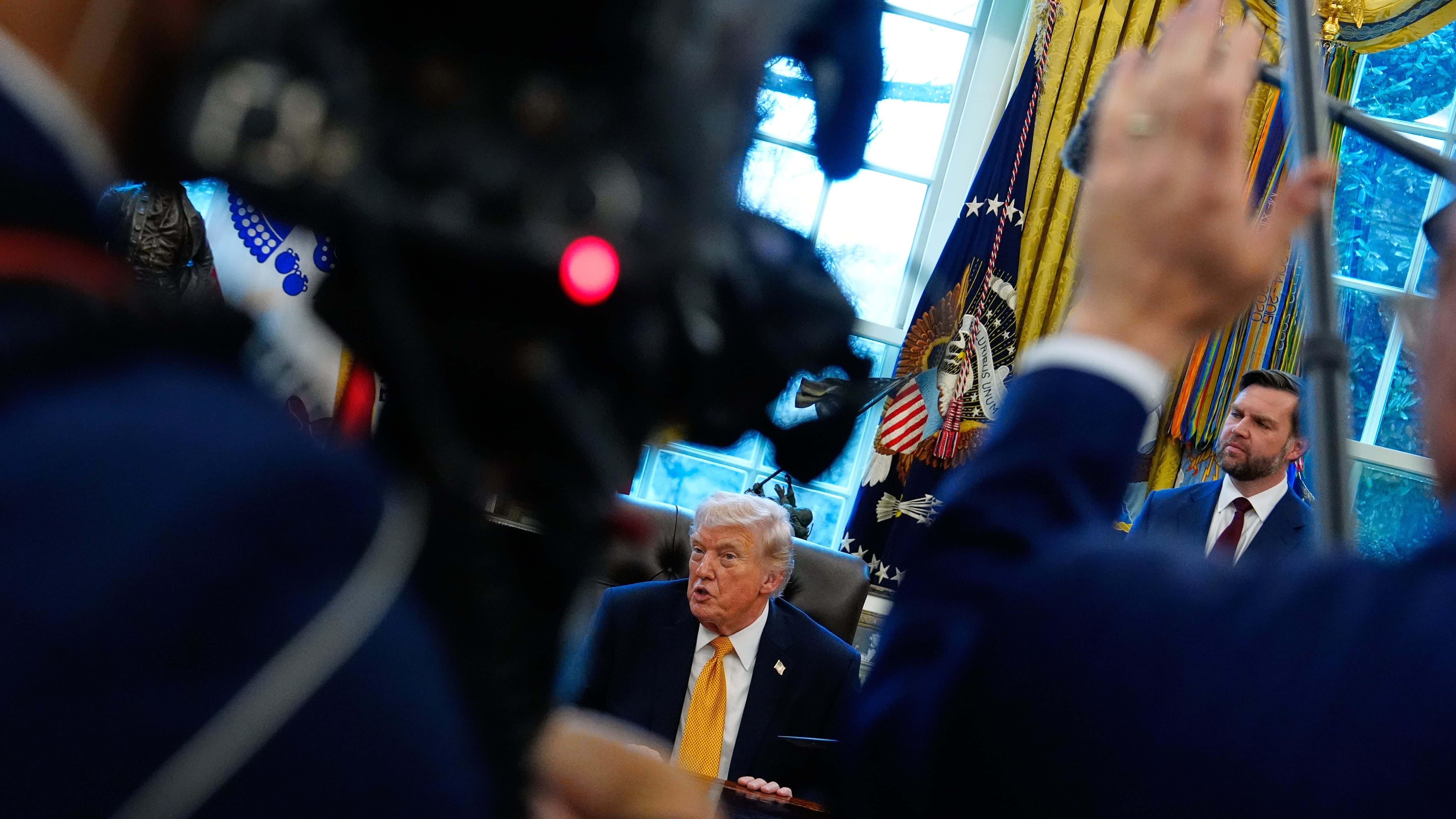 Trump redobla la presión militar en Irán pese al desafío europeo y a los estragos de la guerra en la economía global