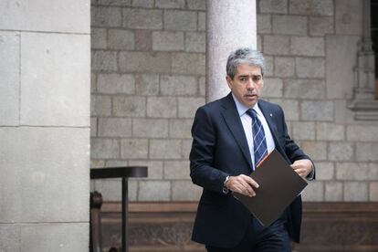 El consejero de Presidencia, Francesc Homs, esta mañana antes de la reunión semanal del Gobierno catalán.