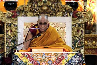 El Dalai Lama dando una charla religiosa en Dharmsala.