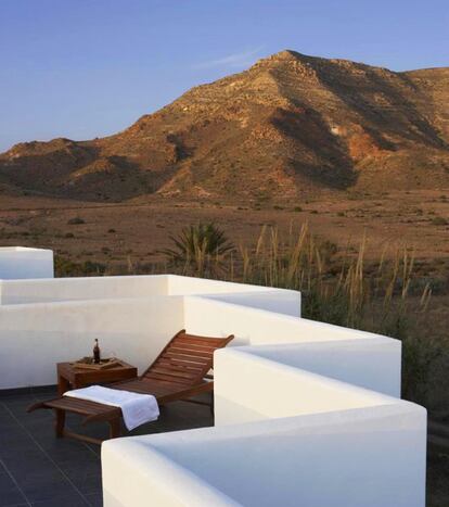 Terraza del hotel Los Patios, en Rodalquilar (Almería).