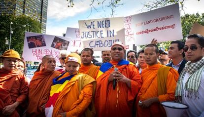 Camboyanos en Manhattan exigen justicia por los abusos cometidos por el presidente Hun Sen.