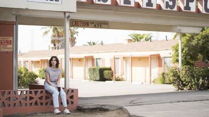 Fotograma de la serie GLOW.