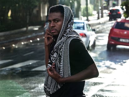 Rico Dalasam em uma rua de Perdizes, em SP.