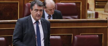 El portavoz del PNV, Aitor Esteban, interviene en el del pleno del Congreso.