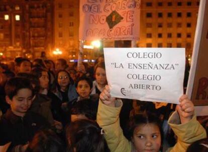 Concentración en Santander contra el anuncio de cierre del colegio La Enseñanza.