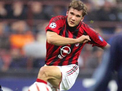 Shevchenko dispara en un partido de la 'Champions' ante el Inter.