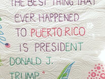 "Lo mejor que le ha pasado a Puerto Rico es el presidente Donald J. Trump". Obra en papel de cocina de @acquarabbit