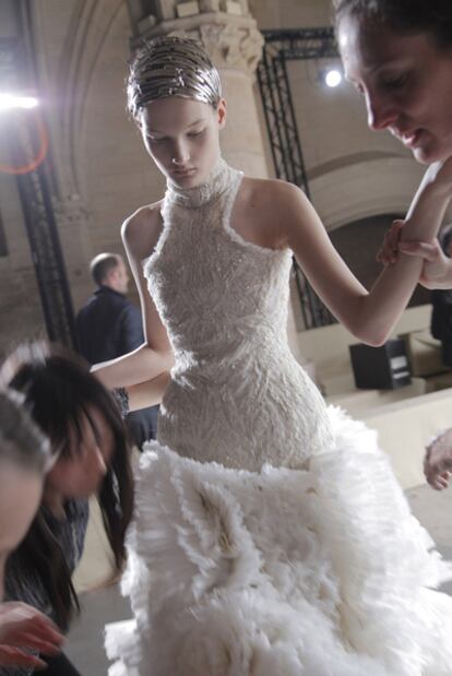 Preparación del desfile de Sarah Burton para McQueen, en marzo en París.