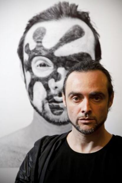 El artista Suso33 en la presentación de Virtual Gallery