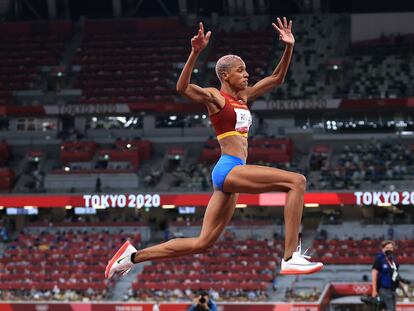 La atleta venezolana  Yulimar Rojas durante la final de triple salto en los Juegos de Tokio 2020