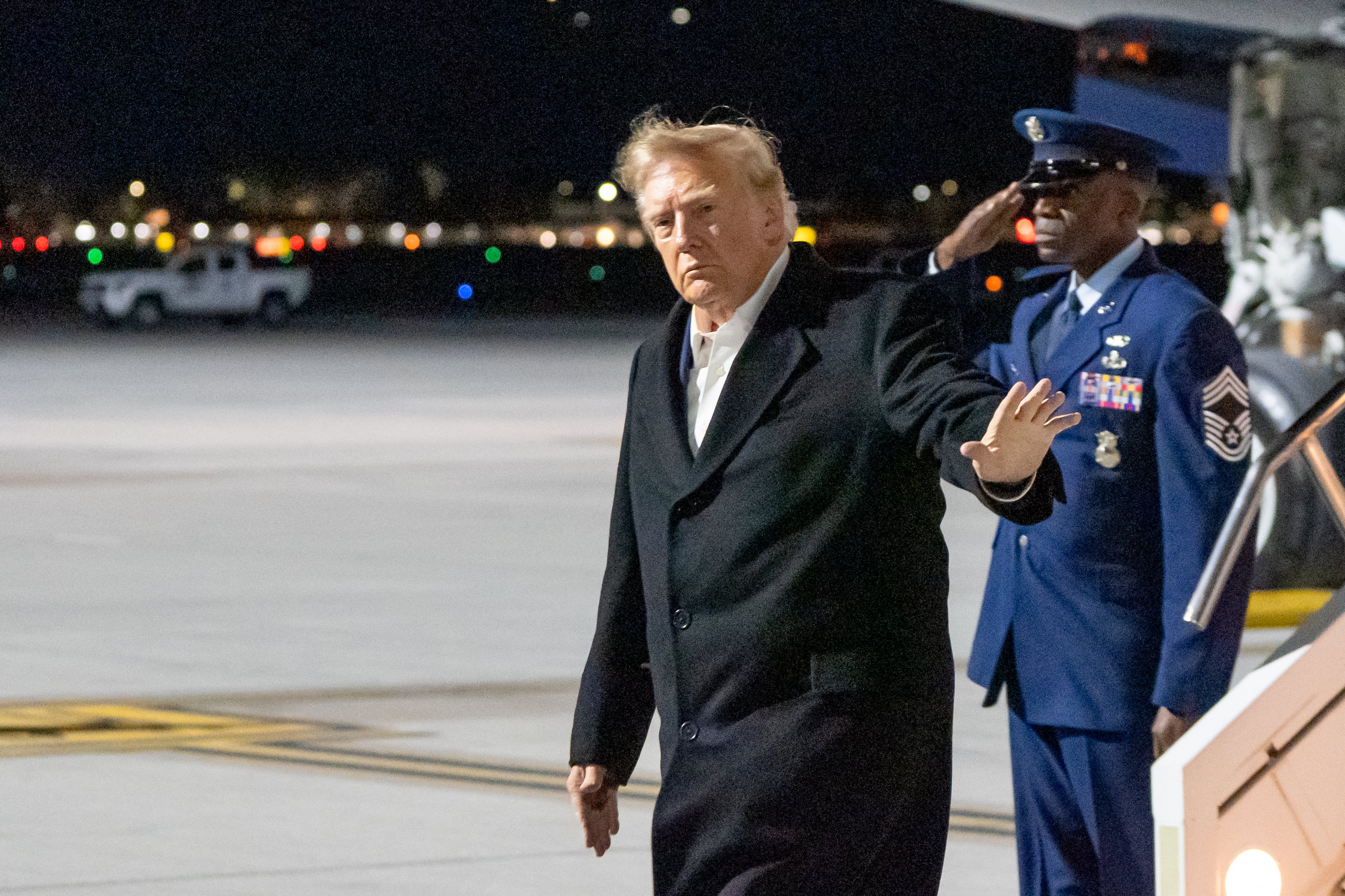 Un juez federal ratifica el acceso a la Casa Blanca de CNN, Politico y MS Now que vetó Trump