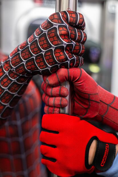 Siempre hay un congreso, una cumbre, un festival o un evento deportivo en Nueva York. En esta ocasión, el Comic-con llena el metro de héroes de cómic y cosplay, en dirección al Javits Center, que supo ser el centro de vacunación masiva durante la pandemia.