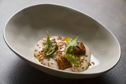 Hummus de alubias del Ganxet y anguila, del restaurante Aürt