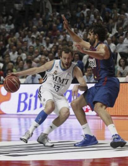 Sergio Rodr&iacute;guez (l) put in a strong performance for Real in the first match.