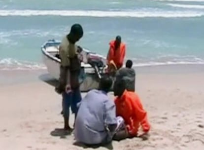 Piratas de Eyl en una de las playas del enclave somalí.