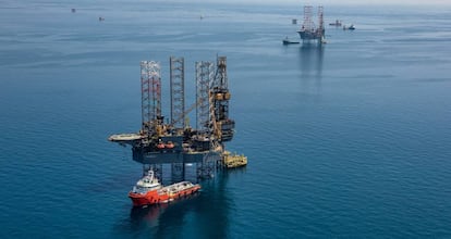 Plataforma petrolera propiedad de Saudi Aramco, en el Golfo Pérsico.  