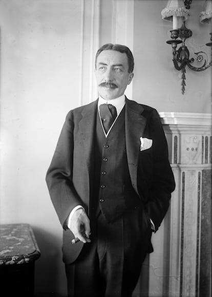 El barón y diplomático Émile de Cartier de Marchienne (1871-1946) fotografiado alrededor de 1910.