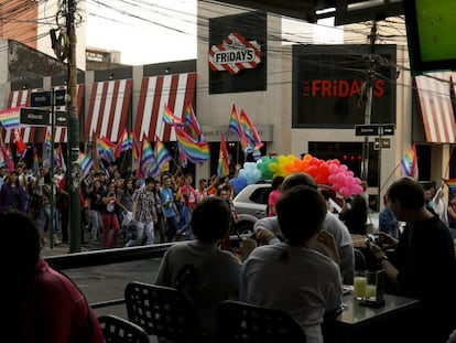 Marcha LGTBI no centro de Assunção em julho de 2015