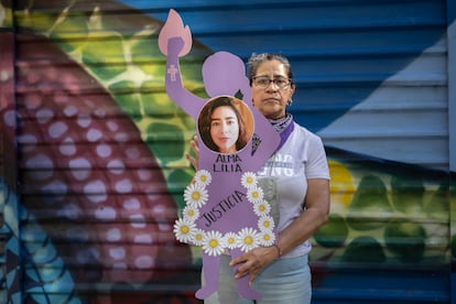 Herminda Salazar, madre de Alma Lilia Zamarripa Salazar, víctima de feminicidio en septiembre de 2021 en Acapulco, Guerrero.