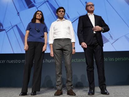 Laura Abasolo, directora de Finanzas de Telefónica; Jose María Álvarez Pallete, presidente de Telefónica; y Ángel Vila, consejero delegado.