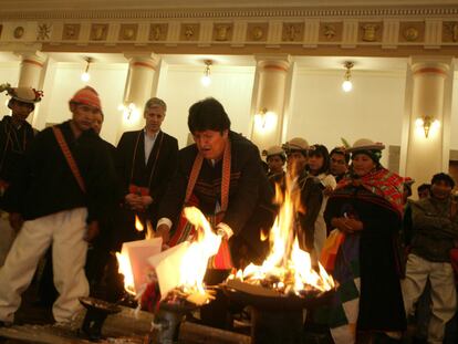Evo Morales participa en una ceremonia indígena para llamar a la buena suerte, en La Paz.