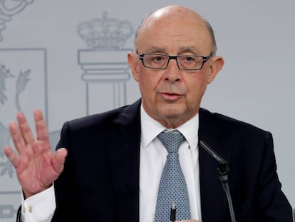 El ministro de Hacienda Cristóbal Montoro, durante la rueda de prensa posterior al Consejo de Ministros del 27 de marzo.