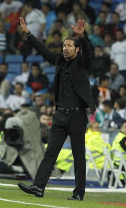 Simeone, durante el partido ante el Madrid