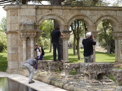 El claustro en los jardines de la finca Mas del Vent, en Palam&oacute;s.