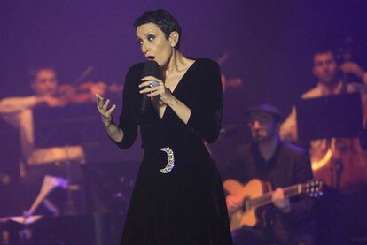 Luz Casal, durante su actuación en el estreno del auditorio de Vigo.