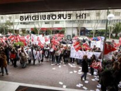 Concentraci&oacute;n que trabajadores de NH Hoteles en Madrid. 